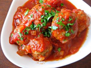 Рецепт: Рыбные тефтели в томатном соусе