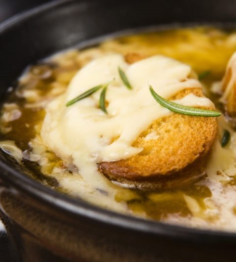 Рецепт с фото: Луковый суп с крутонами. Рецепт лукового супа.