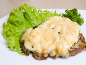 Рецепт: Мясо с грибами и сыром